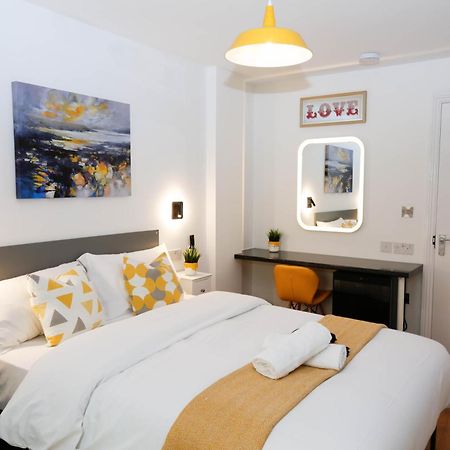 New Luxury Rooms In The Heart Of London Next To Shops, Cafes, Bars & Metro With Shared Bathrooms Luaran gambar